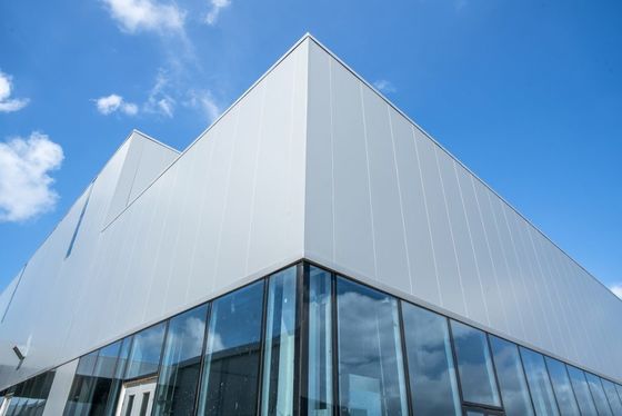 産業用製製鋼構造物 屋上と壁を隔離した倉庫