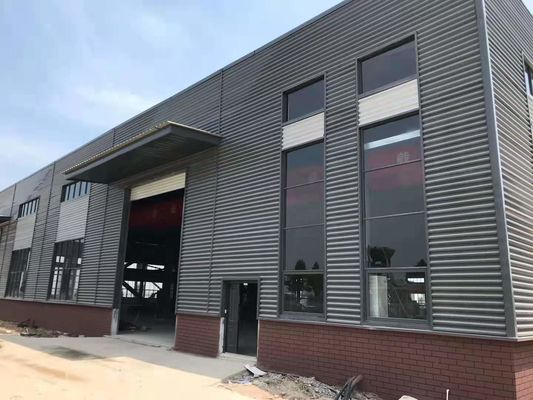 岩毛製の保温と屋根/壁サンドイッチパネルを備えた現代的な鉄鋼建築