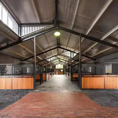 農産品の山羊飼育家 プリファブリック 馬の納屋 鋼鉄構造 プリファブリック 鋼鉄の建物