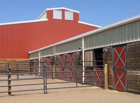 プレハブ鋼構造の馬小屋 - 耐久性のある金属製馬小屋